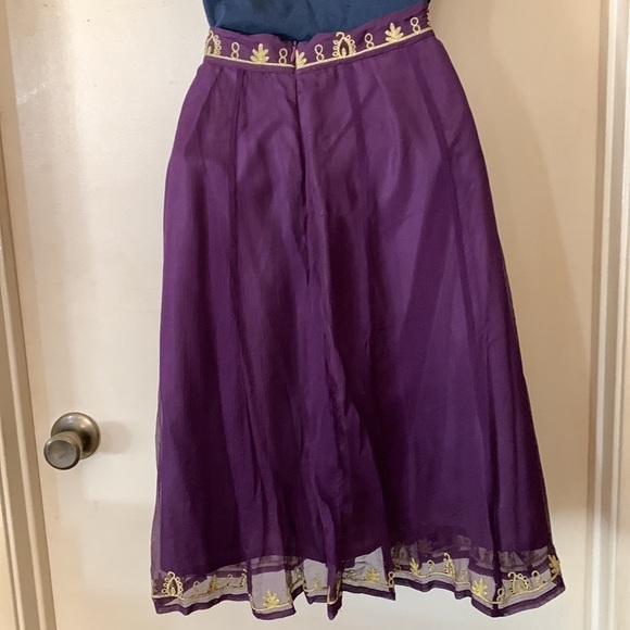 Beautiful A/Z Well 100% silk skirt size S - Picture 4 of 6